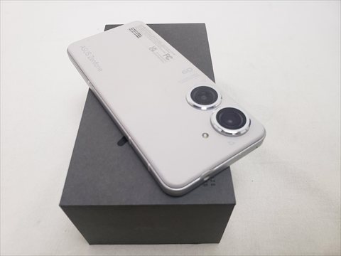 Zenfone9 8GB/256GB  ムーンライトホワイト/ZF9-WH8S256 【国内版 SIMFREE】 各サイトで併売につき売切れのさいはご容赦願います。