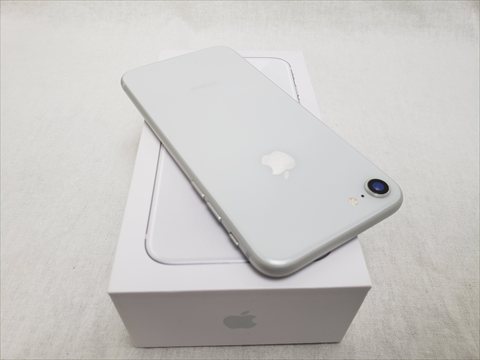 iPhone8 64GB シルバー /MQ792J/A  ホワイト 【docomo SIMロック品】 各サイトで併売につき売切れのさいはご容赦願います。
