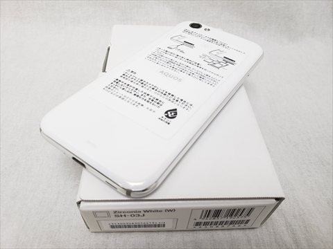 SH-03J Ziconia White /AQUOS R ホワイト 【docomo SIMロック品】 各サイトで併売につき売切れのさいはご容赦願います。