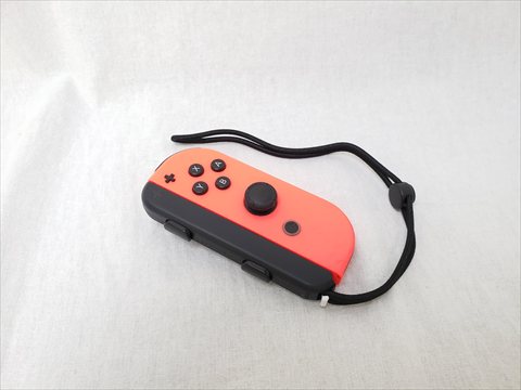 Joy-Con(R) ネオンレッド 各サイトで併売につき売切れのさいはご容赦願います。